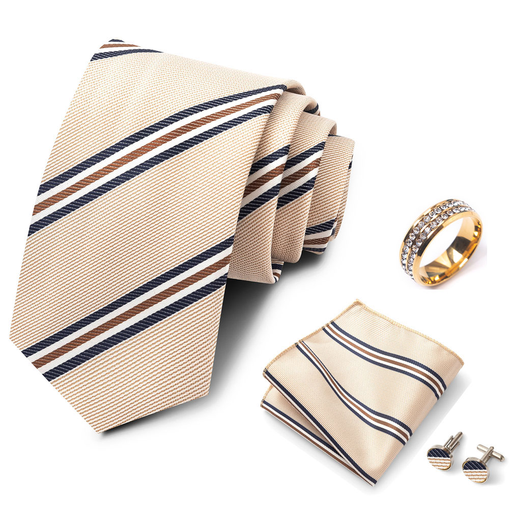 Set di cravatte a righe da uom - Men Formal Wear With Tie recensione e prezzo